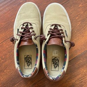 Vans size 8.0 men’s vans/ 9.5 women